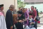 Jajaran-Pemkab-Karanganyar-menyambut-kedatangan-jamaah-haji.jpg
