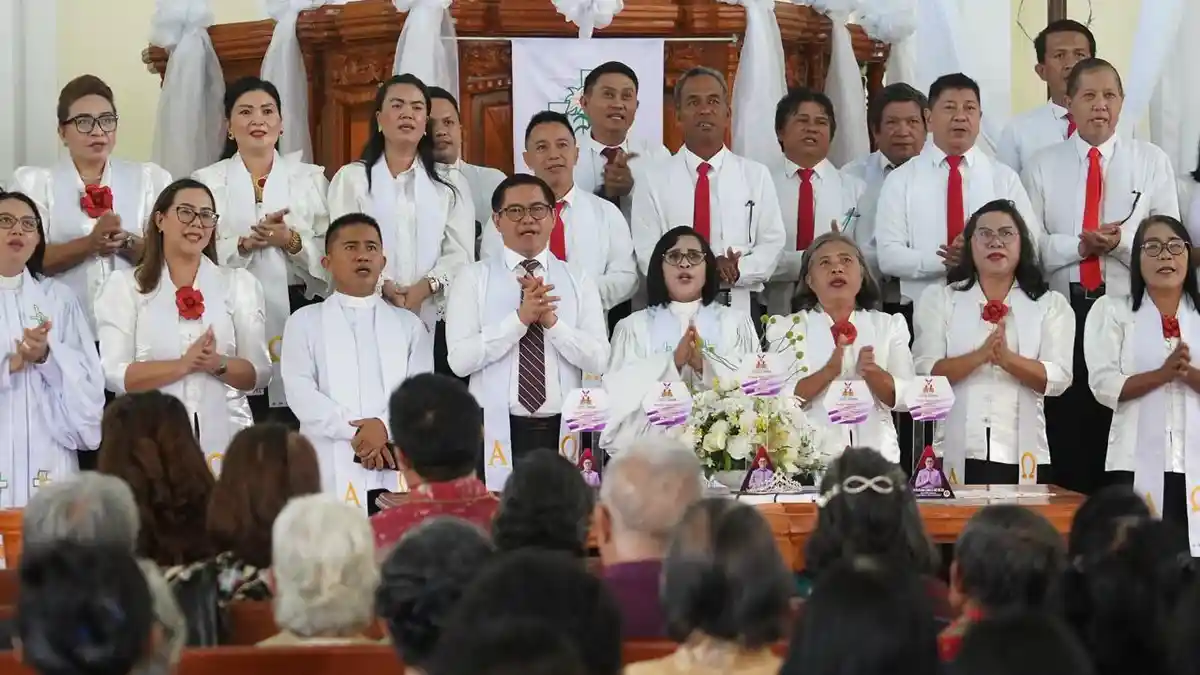 Momen Paskah, Bupati Minut Pnt Joune Ganda Turun Langsung Layani Jemaat GMIM Immanuel Kaima