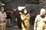 Foto-Bupati-dan-Wabup-saat-mengecek-ketersediaan-CBP-di-gudang-Bulog-beberapa.jpg
