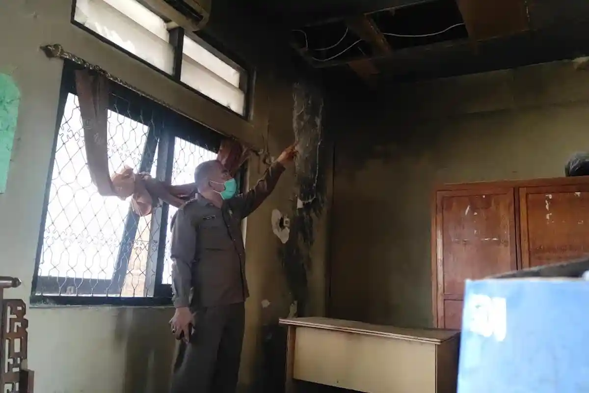 Kantor Badan Pendapatan Daerah Sumba Timur Nyaris Terbakar, Pegawai Berhamburan Saat Apel Kesadaran