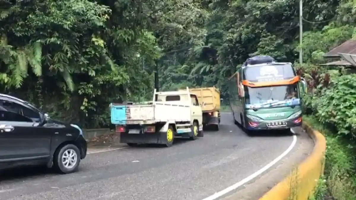 Sepuluh Hari Jelang Lebaran, Bukittinggi Mulai Ramai Dilewati Mobil Bernopol Luar Kota & Luar Sumbar