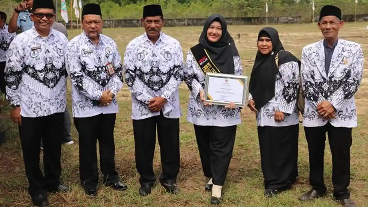 Guru Inspiratif Peraih Duta Teknologi 2023 Nurul Azizah Dapat Penghargaan dari Bupati Belitung