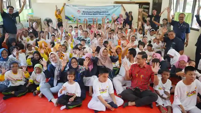Jasa Marga Salurkan Bantuan Pendidikan ke SLB Bagian B dan C Budi Daya Kasih Cijantung