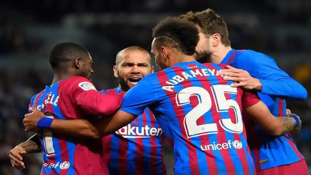 Dani Alves Sayangkan Timnya Barcelona tak Bisa Bersaing dengan Real Madrid