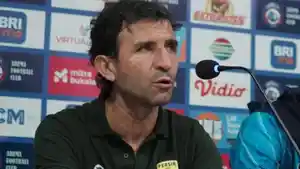 jabar/Luis-Milla-saat-konferensi-pers-kesalahan-atas-hasil-imbang-Persib-Bandung.jpg