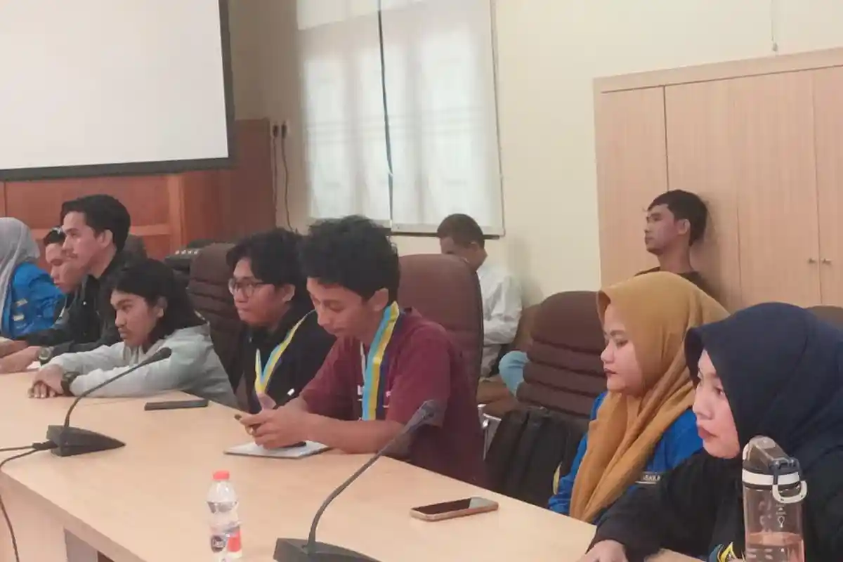 Temui DPRD, 8 Mahasiswa dan Perwakilan PC PMII Tarakan Kaltara Adukan Keluhan Warga soal LPG 3 KG