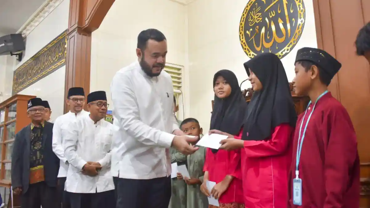 Wali Kota Padang Serahkan Reward Subuh Mubarakah, Perkuat Program Smart Surau untuk Generasi Muda
