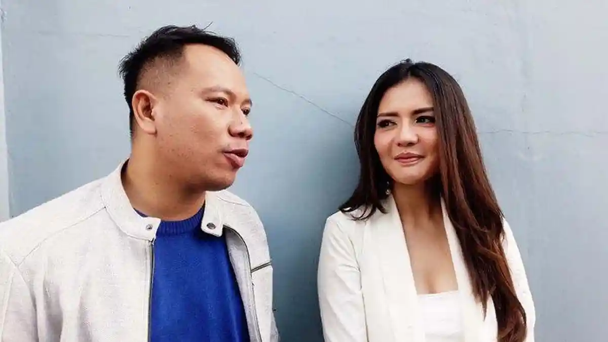 Diserang Saat Live di Depan Kakbah, Ini Pembelaan Anggia Chan Mantan Pacar Settingan Vicky Prasetyo