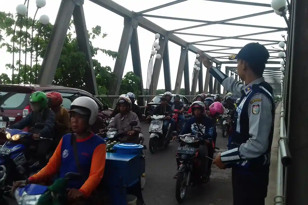 Sering Macet, Dishub Turunkan Personel di Jembatan Barombong