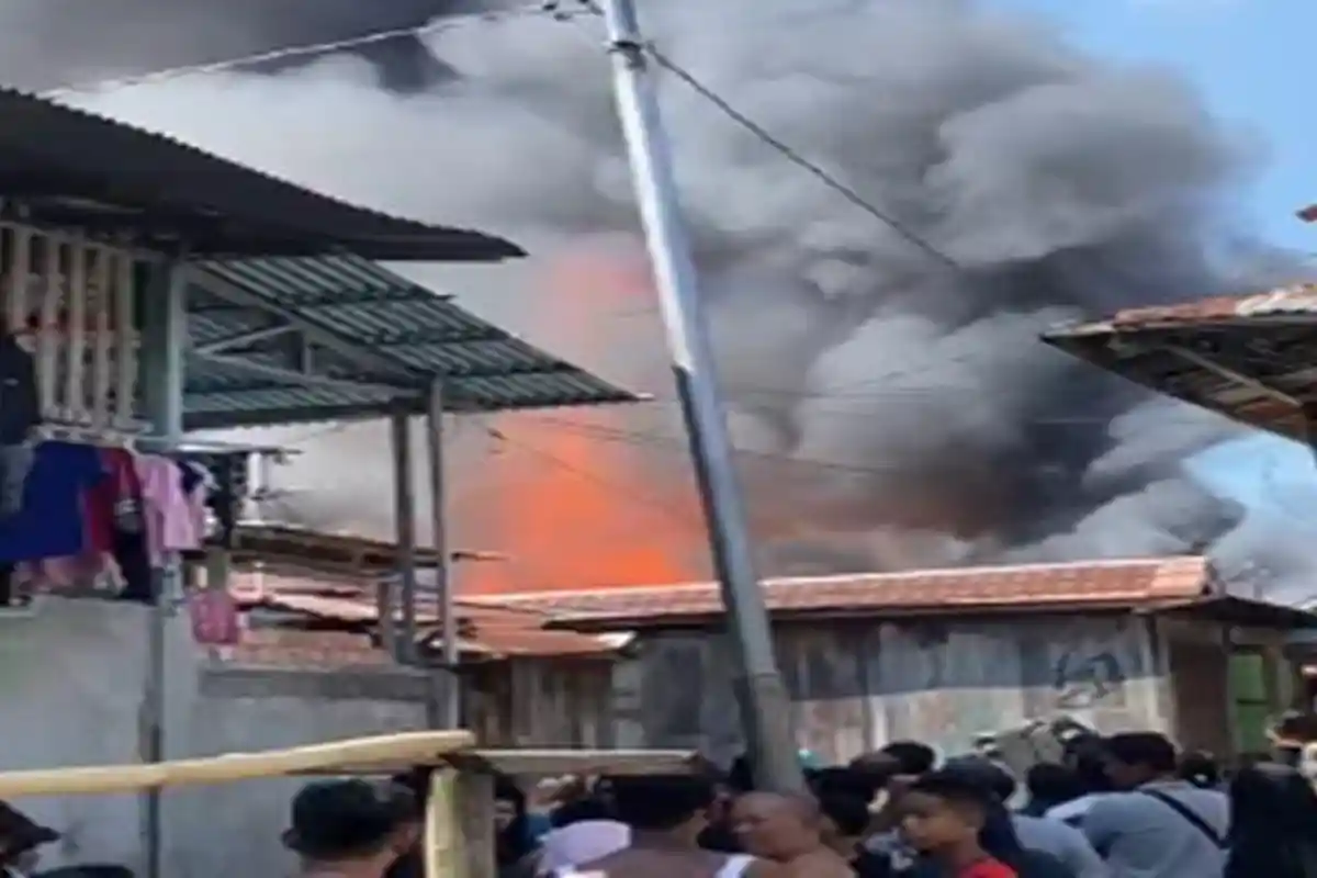 BREAKING NEWS: Kebakaran di Tangga Buntung Palembang, Api Membara di Kawasan Padat Penduduk