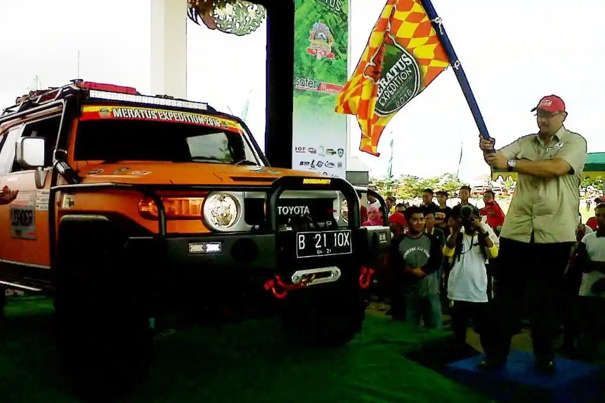 Sebelum Peserta Offroad Meratus Dilepas, Dilakukan Ritual Tapung Tawar