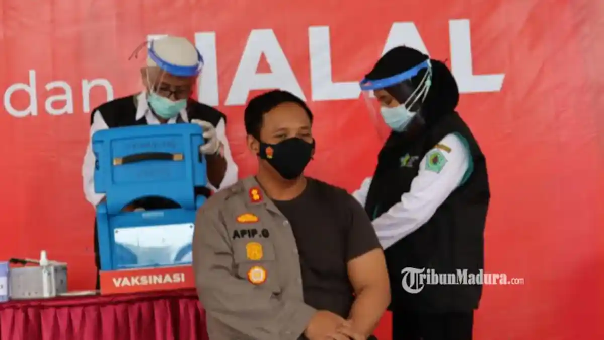 Kapolres Pamekasan Ikut Vaksinasi Covid-19 Tahap 2, Ajak Masyarakat Tak Takut Dapat Giliran Vaksin