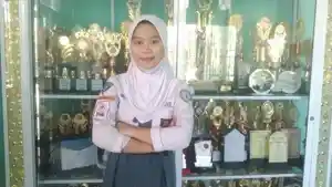 Almy-Intan-Insani-siswi-berprestasi-SMAN-1-Topoyo-K.jpg