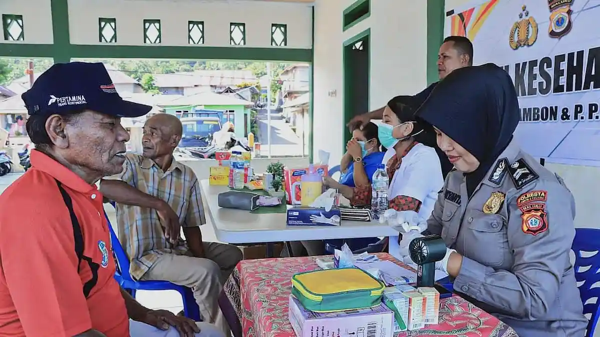 Polresta Ambon Gelar Bakti Kesehatan Gratis di Morella, Warga Antusias Periksa Kesehatan