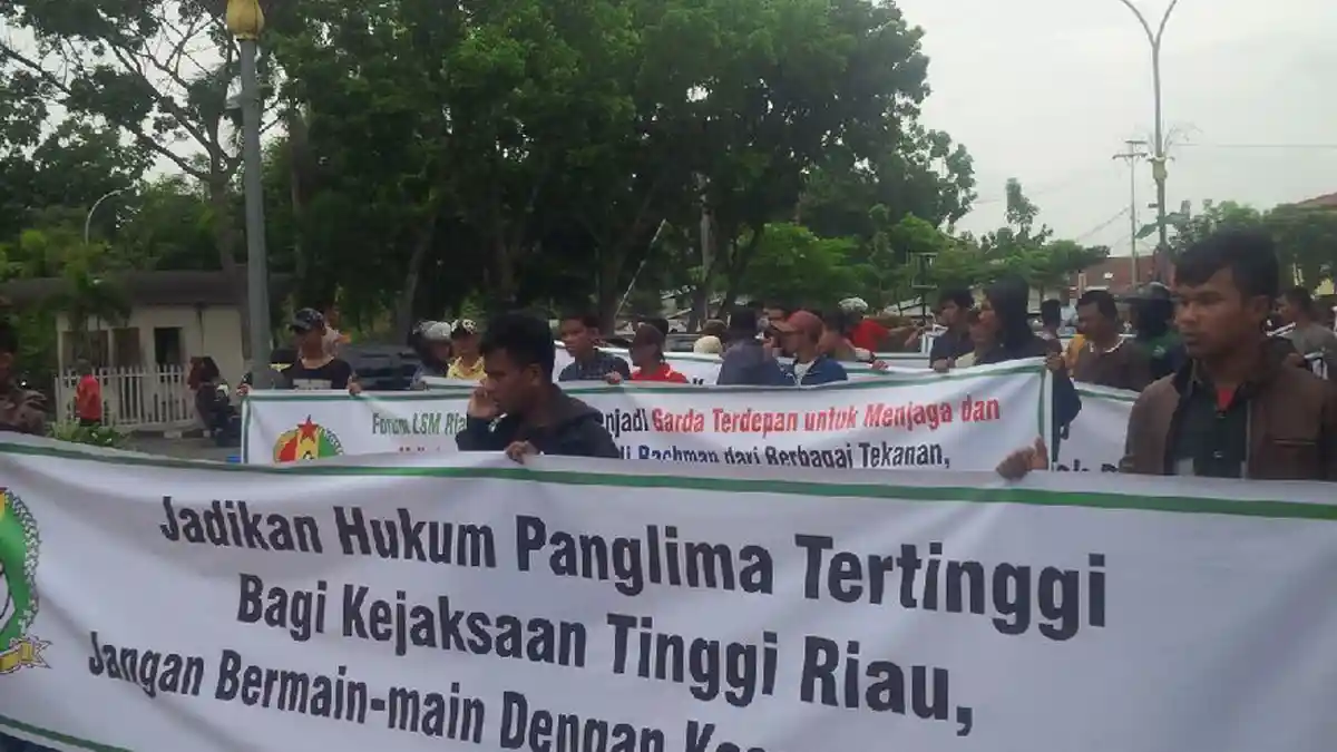 LSM Riau Beri Dukungan pada Plt Gubenur Riau. Ada Apa?