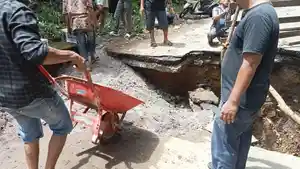 JALAN-AMBLES-Penampakan-masyarakat-yadaman.jpg
