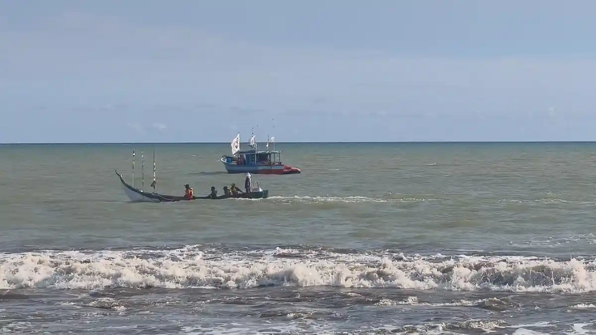 Hari Kelima Pencarian 2 Bocah Hanyut di Pantai Ujung Karang Padang, Nelayan Ikut Bantu Penyisiran