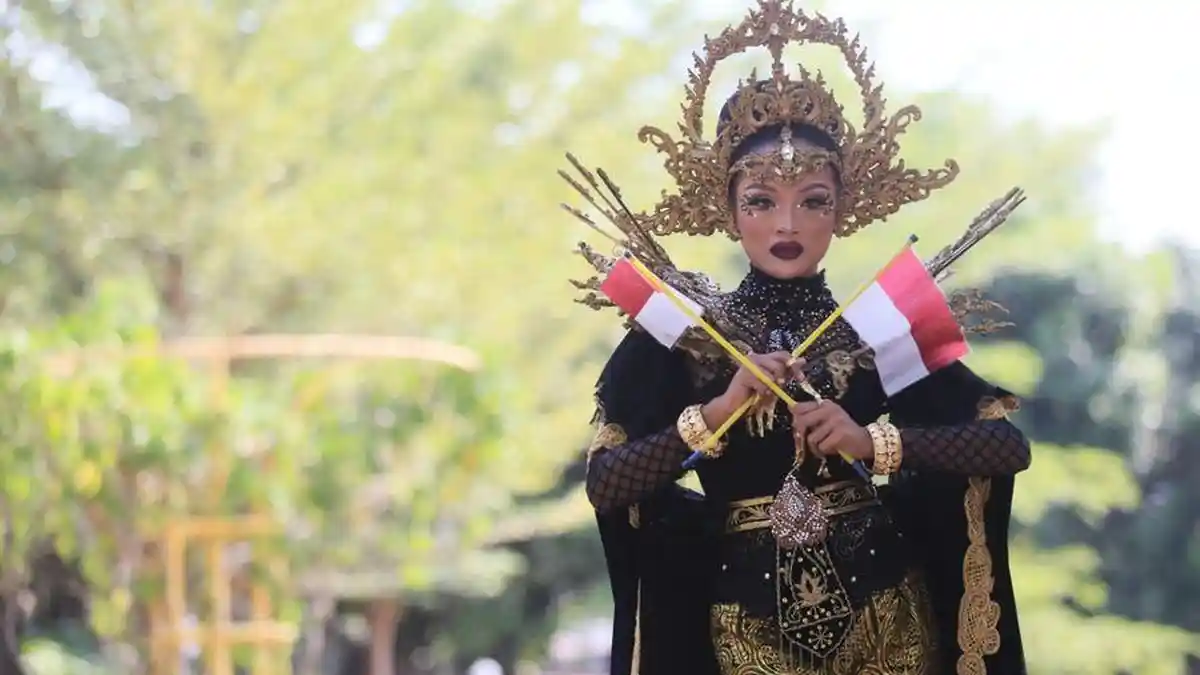 Cara Unik Para Fotografer di Indramayu Meriahkan HUT RI, Hadirkan Model yang Berpose di Simpang Lima
