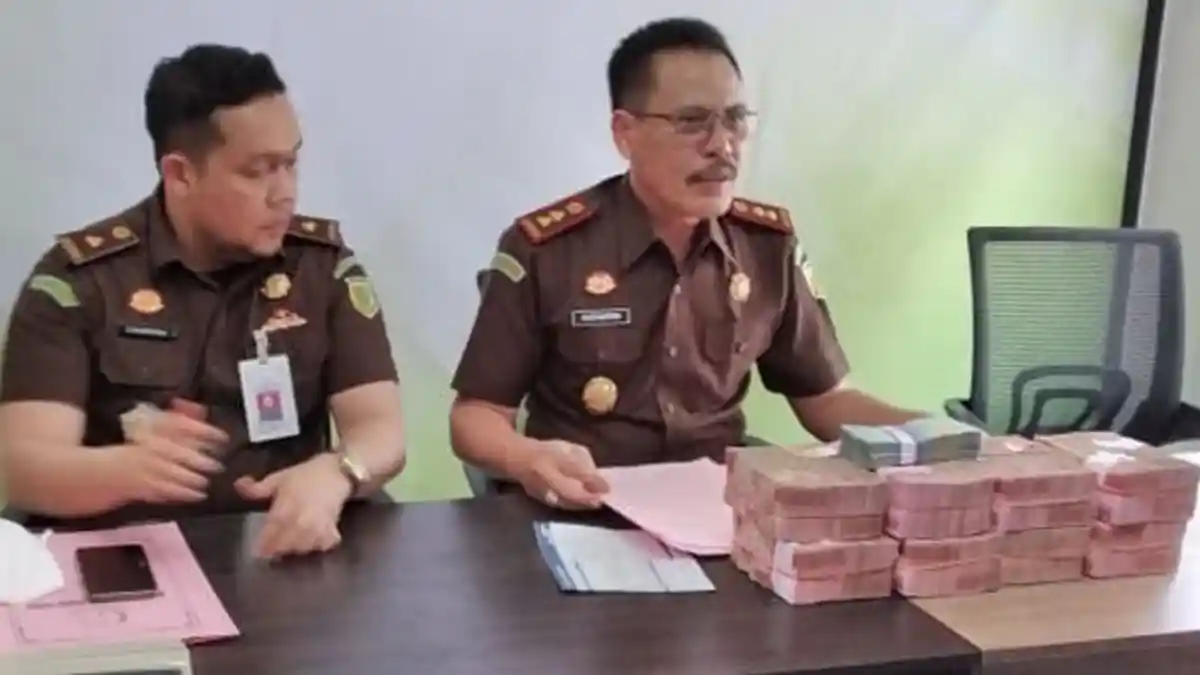 Inilah Sebagian Tumpukan Uang Korupsi Buku Rp 2,4 Miliar Disdik Tebingtinggi, Dikembalikan oleh PS