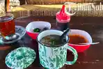 Bukan Mangkuk, Warung di Klodran Colomadu Ini Pakai Cangkir Blirik untuk Sajikan Soto, Unik Bukan?