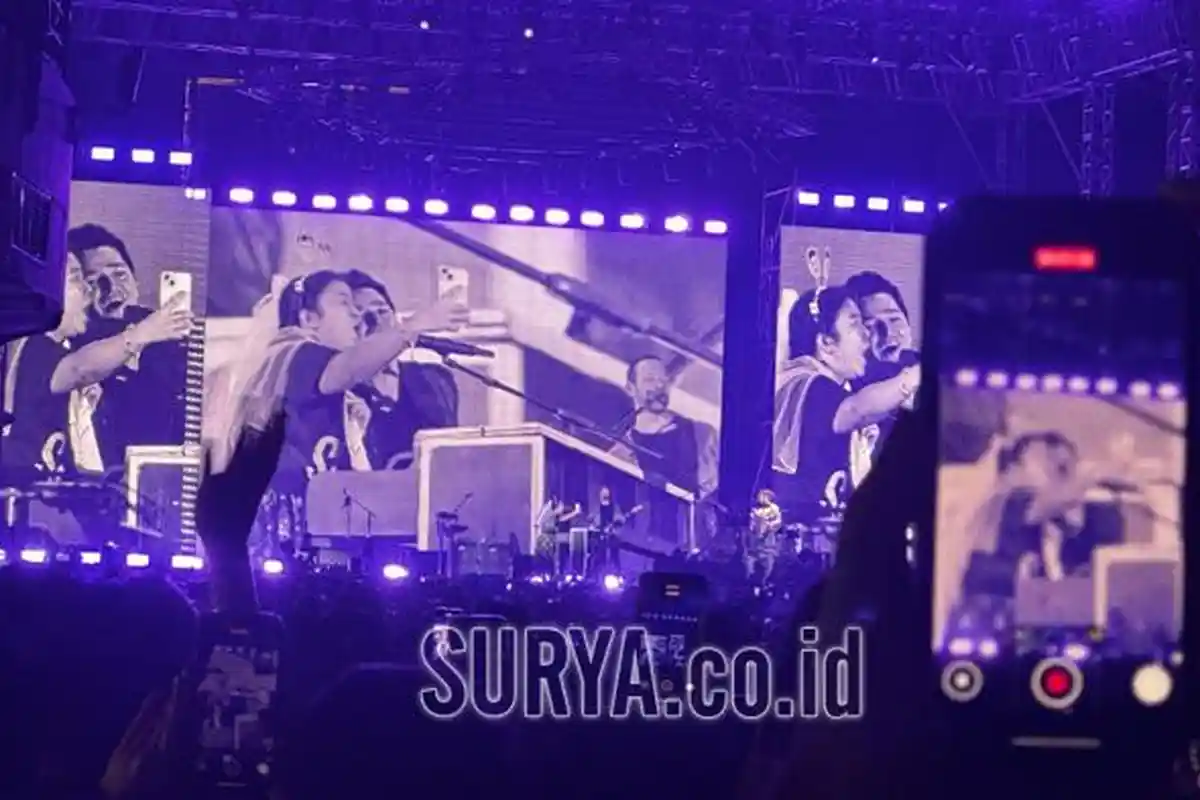 The Script Hibur Penggemar yang Diselingkuhi Pacar, Ajak Nyanyi Bareng di Panggung Surabaya