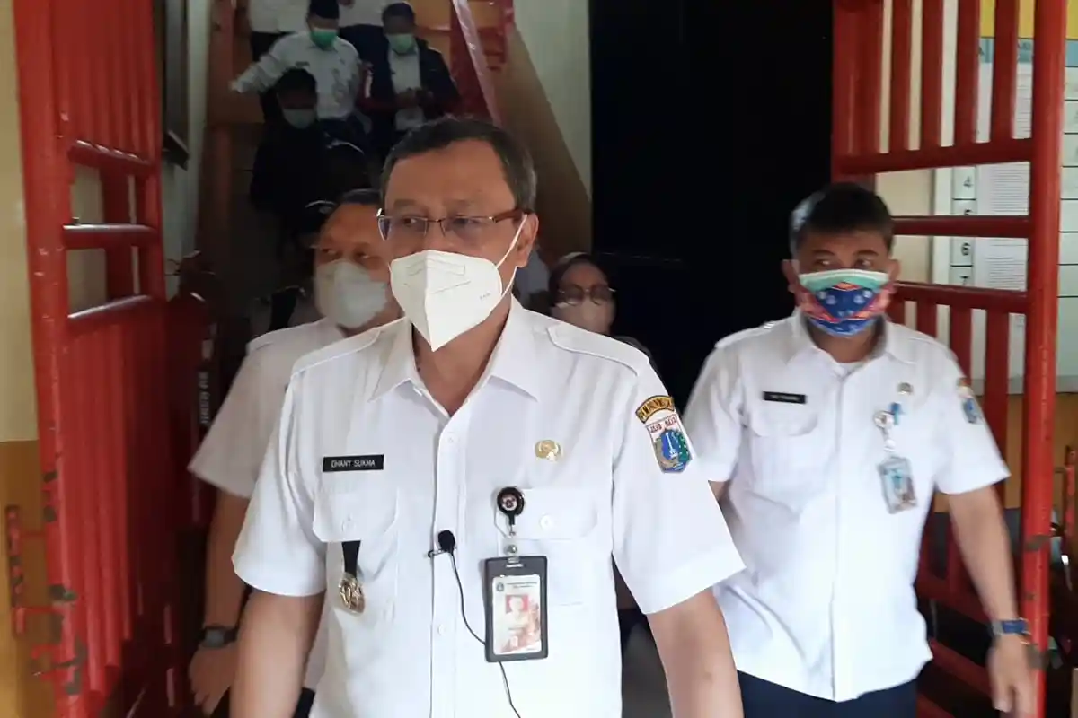 Antisipasi Banjir, Pemkot Jakarta Pusat Bangun Turap di Kali Krukut