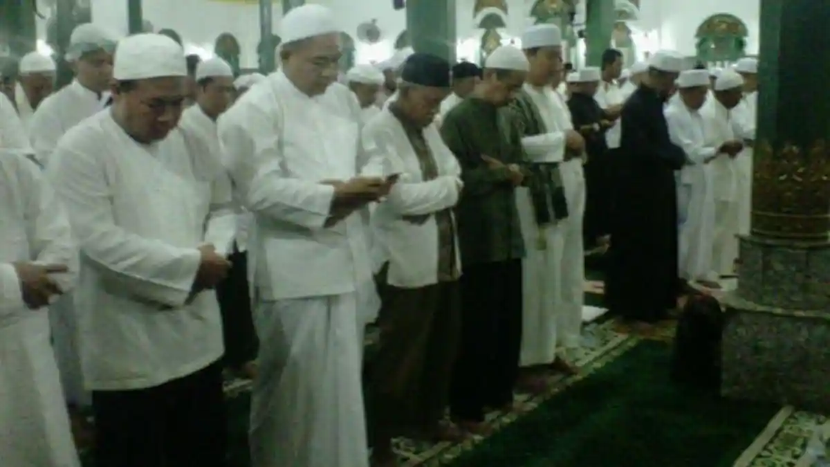 Salat Tarawih di Masjid Agung Tiap Malam Satu Juz