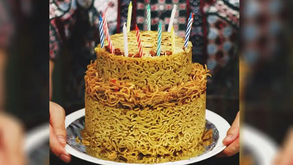 Unik Banget! Kue Ulang Tahun dari Mie Instan Bakal Bikin Ngiler