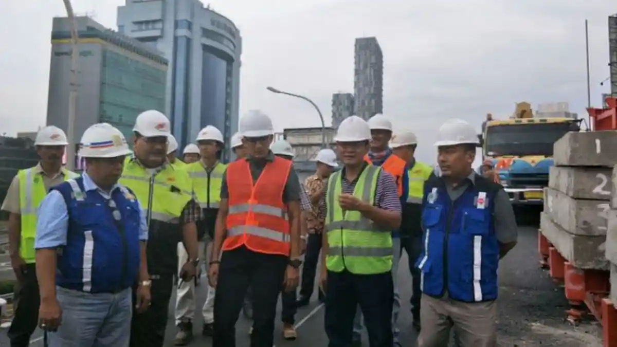 Gara-gara Ini Wajah Sandiaga Uno Kecewa Saat Tinjau Jalan Layang Pancoran