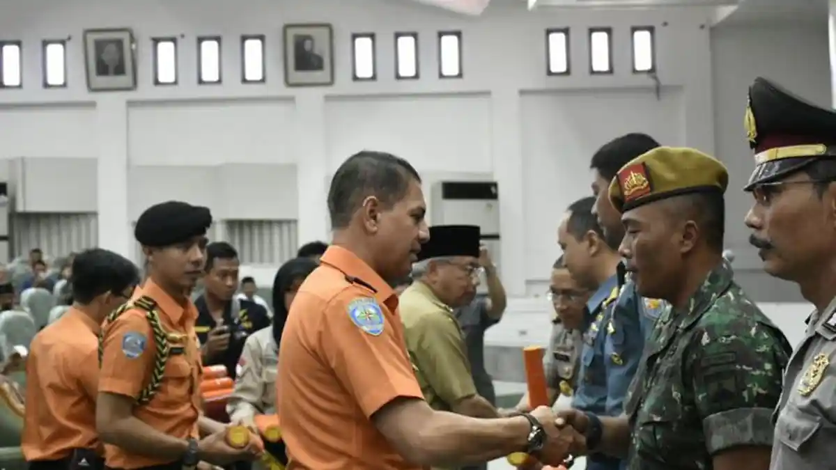 Basarnas Beri Penghargaan Tim Evakuasi Jatuhnya Helikopter di Temanggung