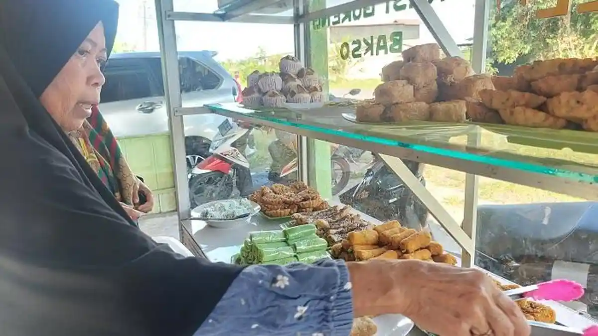 Tahu dan Risol Laris Manis Jelang Buka Puasa di Aceh Singkil 