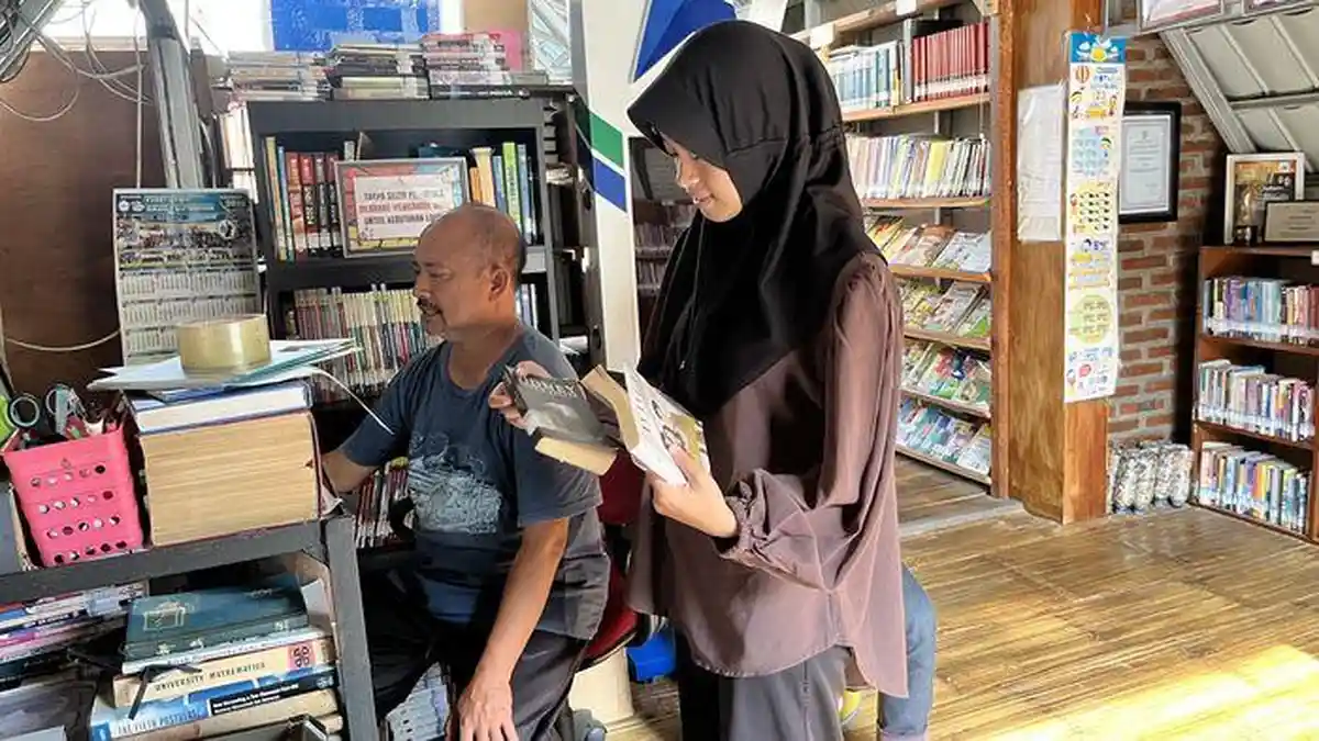 Saat Libur Idul Adha dan Kumpul dengan Keluarga, Maila Justru Memilih ke Gada untuk Pinjam Buku