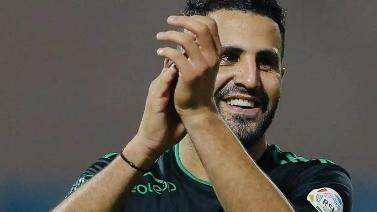 Riyad Mahrez Kembali ke Manchester, Fans Man City Girang: Dia Mau Ikut Hadapi Man United