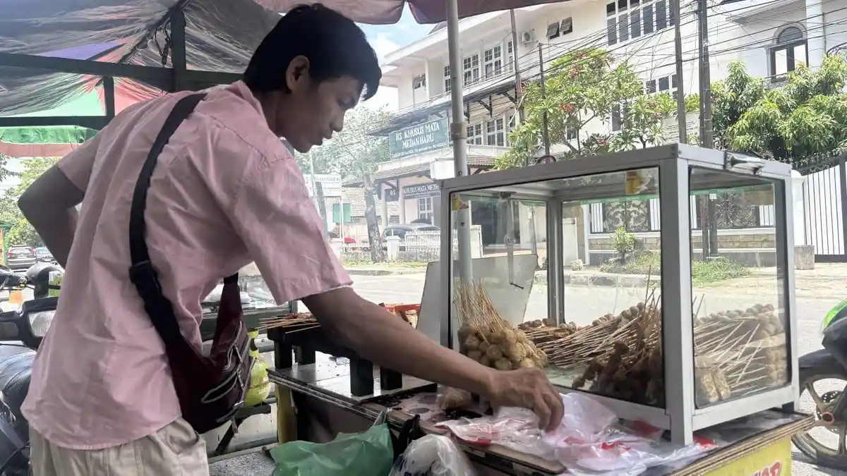 Harga Plastik Naik Drastis, Pedagang di Medan Pasrah dengan Keuntungan Tipis