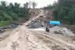 Turunkan 2 Alat Berat TMMD Membangun Jalan Sepanjang 7 KM