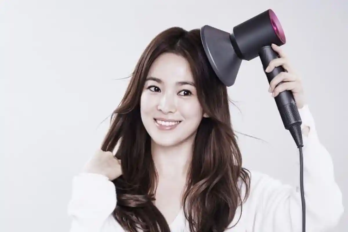 5 Kesalahan yang Sering Dilakukan Saat Mengeringkan Rambut Menggunakan Hair Dryer
