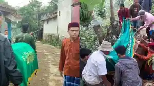 Jenazah-korban-MHD-saat-dibawah-ke-Pemakaman.jpg
