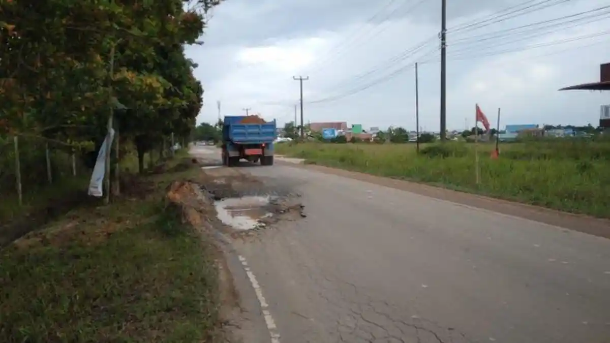 Jalan di Sei Beduk Batam Ini Ancam Nyawa Pemotor, Kondisinya Makin Seram saat Malam