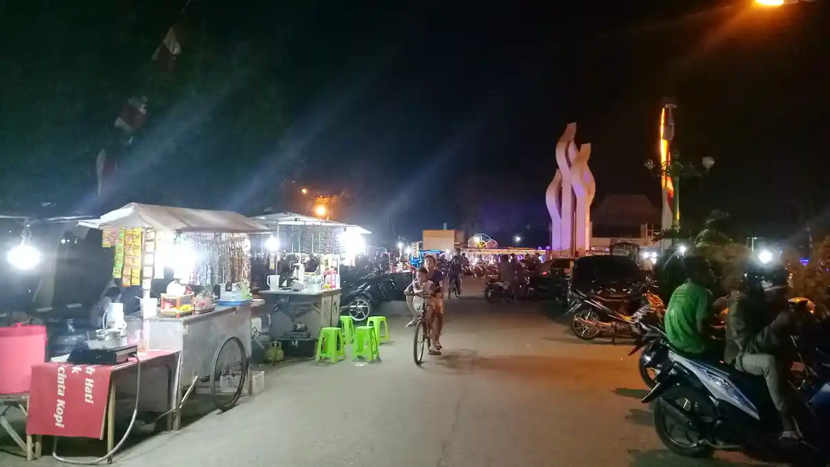 Tertibkan Pedagang Kaki Lima di Monumen Arek Lancor, Pamekasan