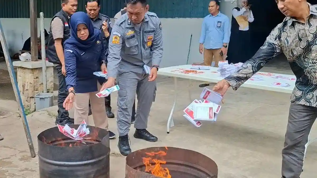 KPU Batam Musnahkan Ribuan Surat Suara Rusak dan Berlebih Menjelang Pilkada 2024