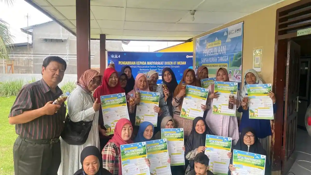 Sosialisasi Hidup Sehat & Pembuatan Eco Enzyme Abdimas Dosen UT Medan di Desa Tuntungan 1