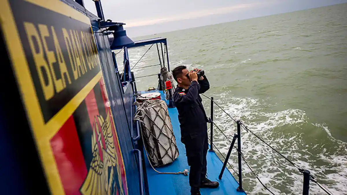 FOTO - Mengikuti Patroli Laut Bea Cukai Dari Aceh Hingga Perairan Kalimantan Barat - patroli-bea-cukai-2.jpg