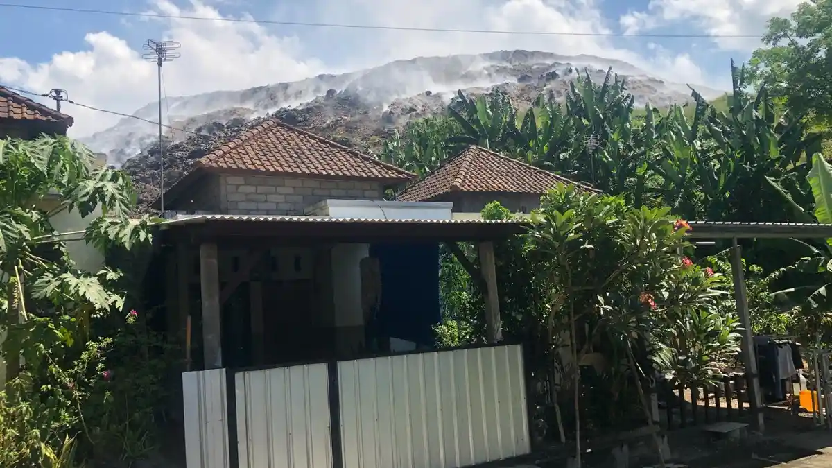 Jelang Tampung Sampah Dari Denpasar, Asap Masih Mengepul Di TPA Mandung Tabanan