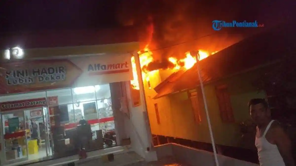 Kebakaran Hanguskan Rumah di Semangut Utara Kapuas Hulu, Api Muncul dari Lantas 2