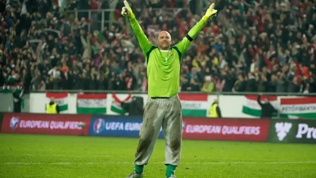 Ssst. . ! Ini Loh Rahasia Celana Gombrong Kiper Hungaria Gabor Kiraly