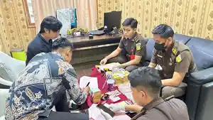 penyerahan-tersangka-34dg.jpg