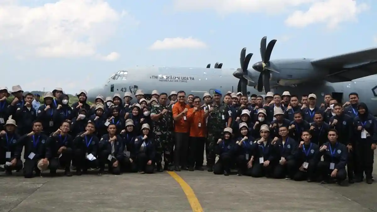 Pesawat Hercules C-130 Turunkan 60 Mahasiswa STIS di Lanud SIM Aceh