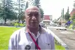 Kepala-Desa-Lengkosambi-Utara-Hans-T-saat-memberikan-keterangan.jpg