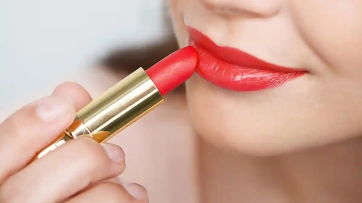 Mau Make Up Tapi Takut Kelihatan Tua? Coba Deh Pakai Make Up Dengan Cara Ini Dijamin Tetap Awet Muda