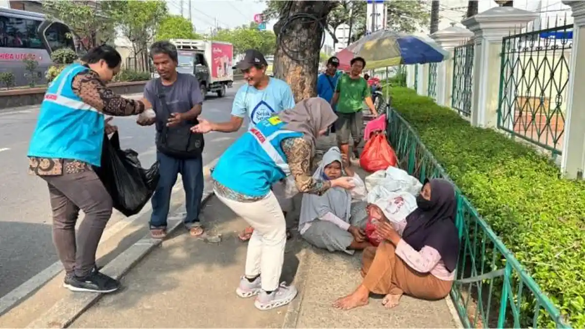 PLN Cikarang Konsisten Tebar Kebaikan Melalui Jumat Berbagi